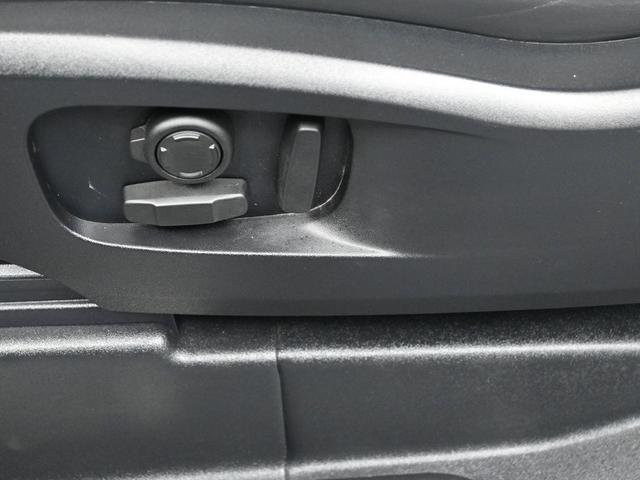 Photo of 2022 Fuji White Land Rover Defender