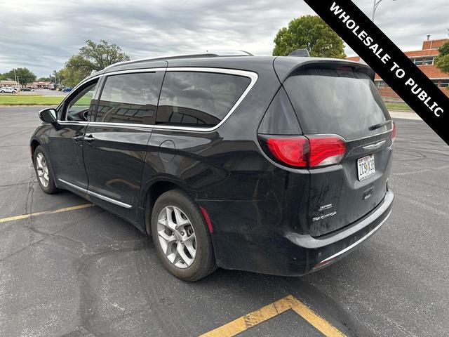 Photo of 2020 Brilliant Black Crystal Pearlcoat Chrysler Pacifica