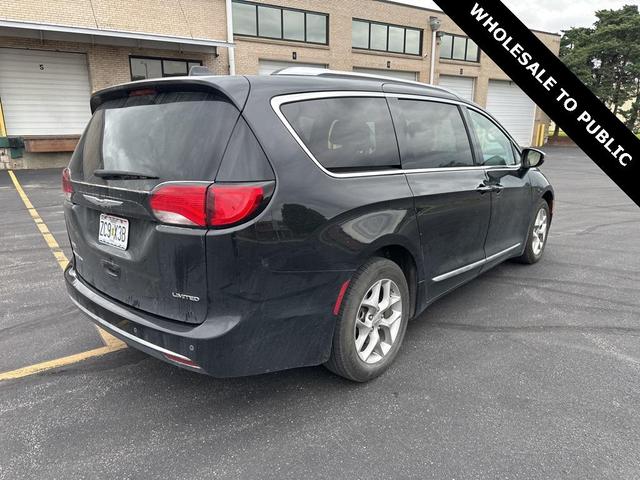 Photo of 2020 Brilliant Black Crystal Pearlcoat Chrysler Pacifica