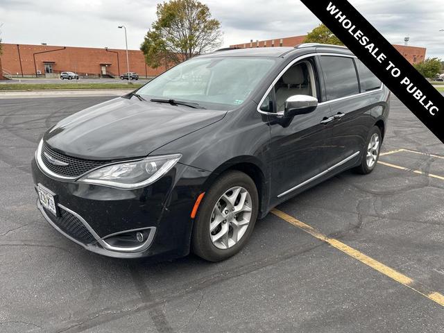 Photo of 2020 Brilliant Black Crystal Pearlcoat Chrysler Pacifica