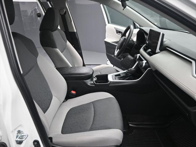 Photo of 2023 Ice Cap Toyota RAV4