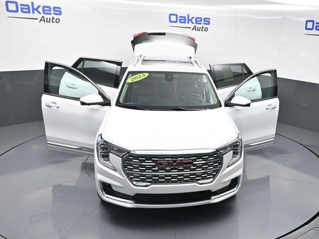 Photo of 2023 Summit White GMC Terrain