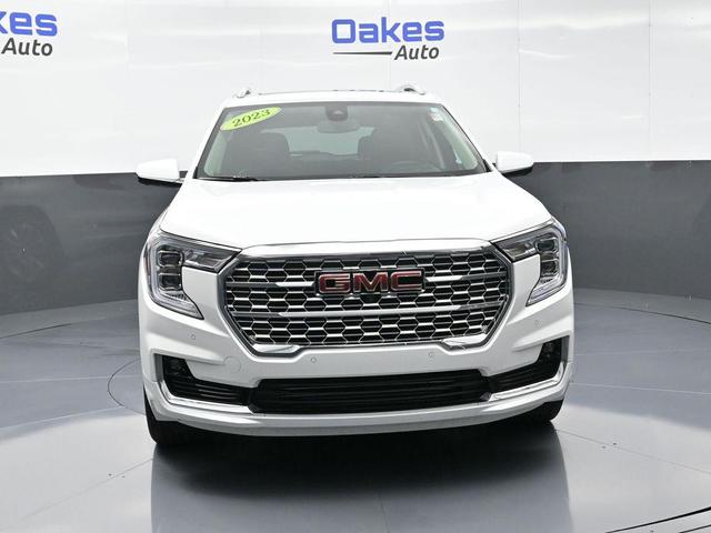 Photo of 2023 Summit White GMC Terrain
