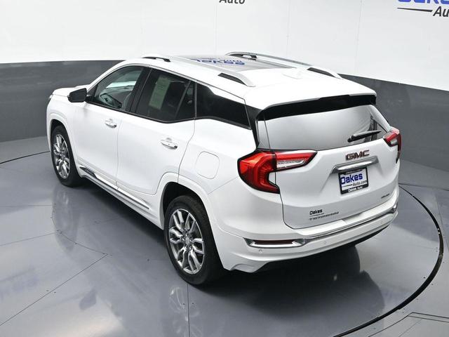 Photo of 2023 Summit White GMC Terrain