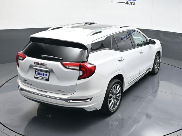 Photo of 2023 Summit White GMC Terrain
