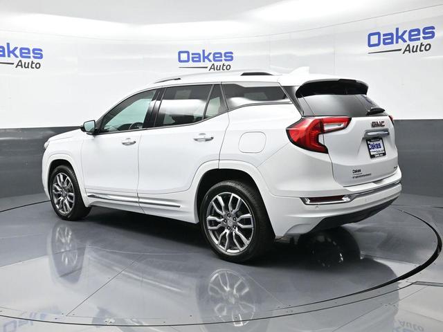 Photo of 2023 Summit White GMC Terrain