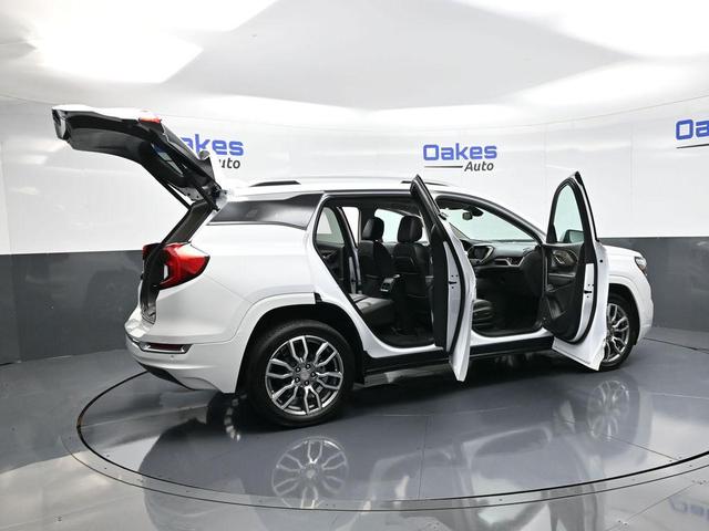 Photo of 2023 Summit White GMC Terrain