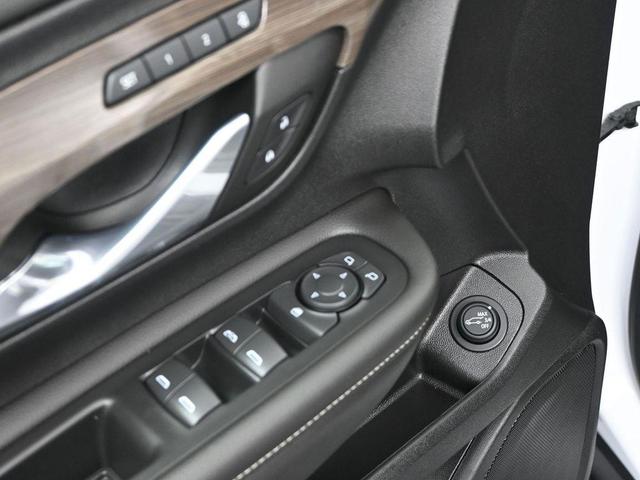 Photo of 2023 Summit White GMC Terrain