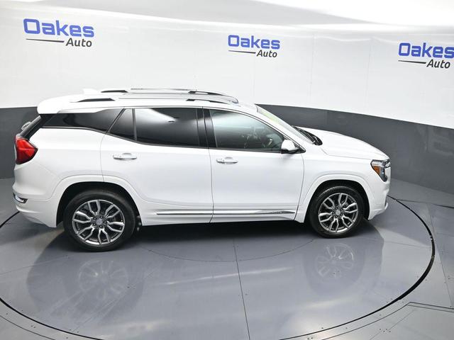 Photo of 2023 Summit White GMC Terrain