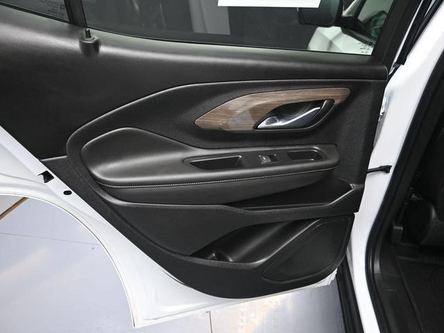 Photo of 2023 Summit White GMC Terrain