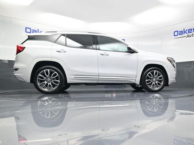 Photo of 2023 Summit White GMC Terrain