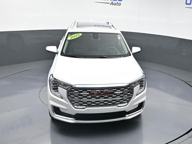 Photo of 2023 Summit White GMC Terrain