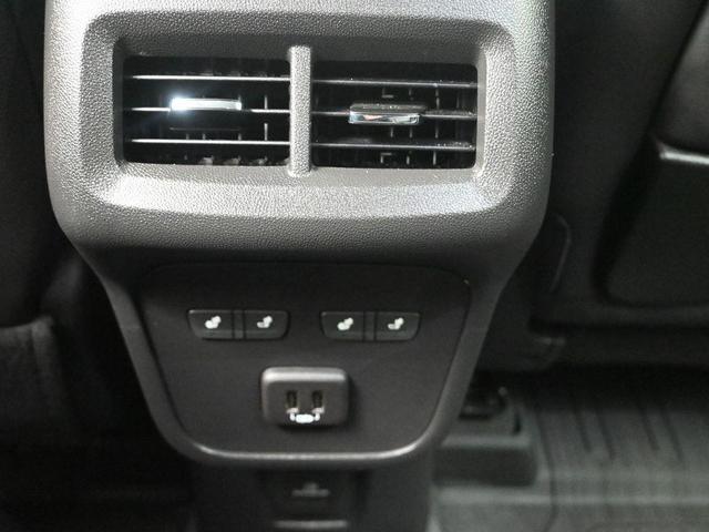 Photo of 2023 Summit White GMC Terrain