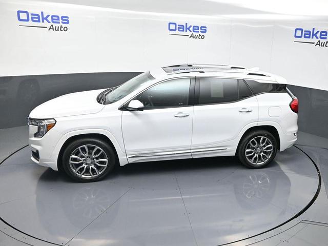 Photo of 2023 Summit White GMC Terrain