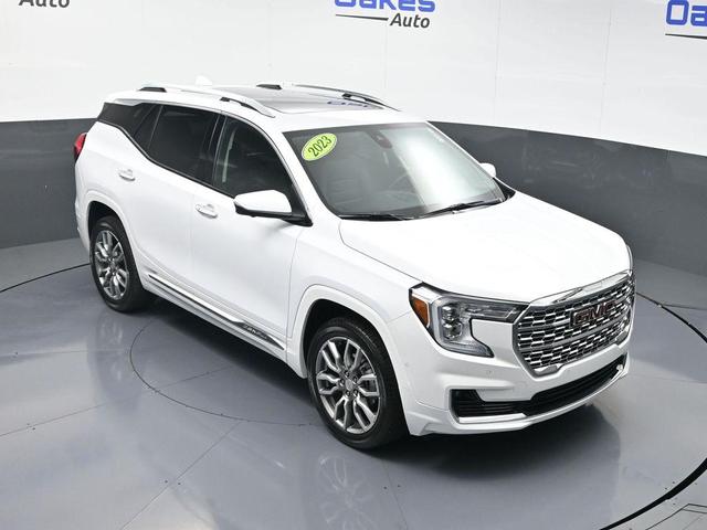Photo of 2023 Summit White GMC Terrain