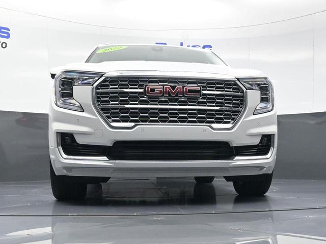 Photo of 2023 Summit White GMC Terrain