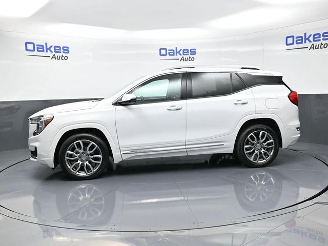 Photo of 2023 Summit White GMC Terrain