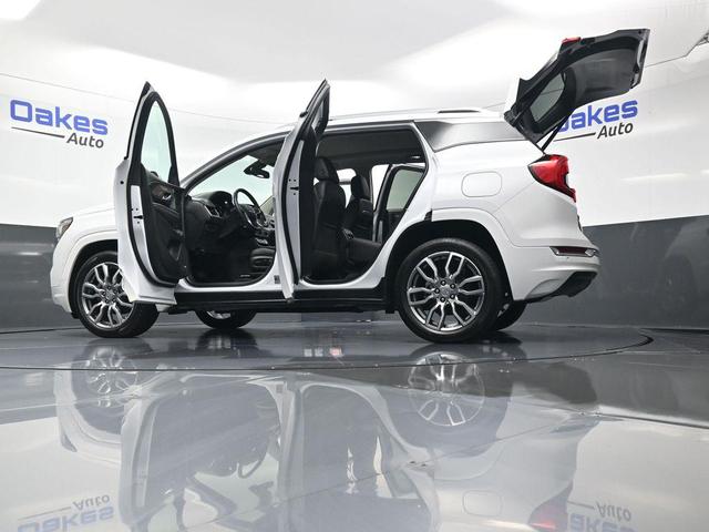 Photo of 2023 Summit White GMC Terrain