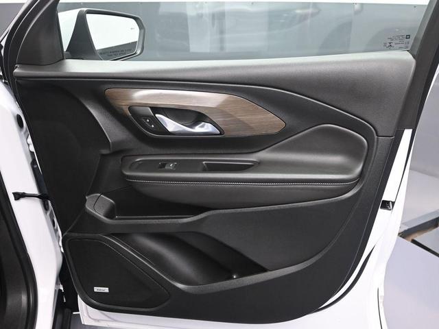 Photo of 2023 Summit White GMC Terrain