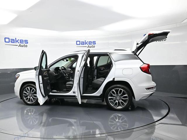 Photo of 2023 Summit White GMC Terrain