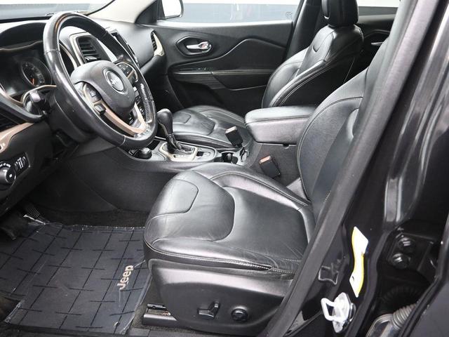 Photo of 2015 Brilliant Black Crystal Pearlcoat Jeep Cherokee