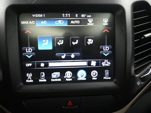 Photo of 2015 Brilliant Black Crystal Pearlcoat Jeep Cherokee