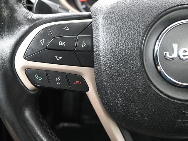 Photo of 2015 Brilliant Black Crystal Pearlcoat Jeep Cherokee