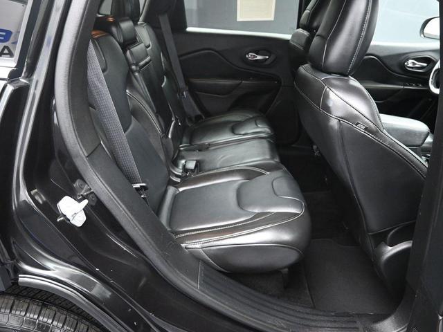 Photo of 2015 Brilliant Black Crystal Pearlcoat Jeep Cherokee