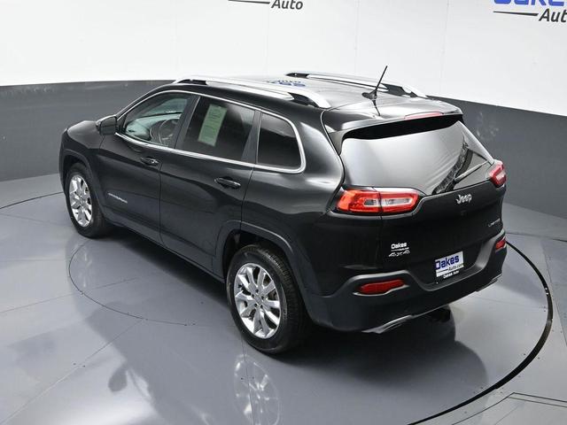 Photo of 2015 Brilliant Black Crystal Pearlcoat Jeep Cherokee