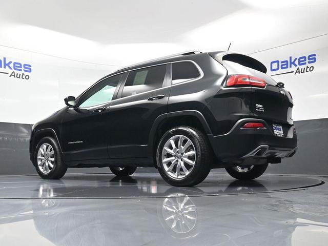 Photo of 2015 Brilliant Black Crystal Pearlcoat Jeep Cherokee