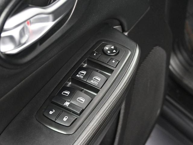 Photo of 2015 Brilliant Black Crystal Pearlcoat Jeep Cherokee