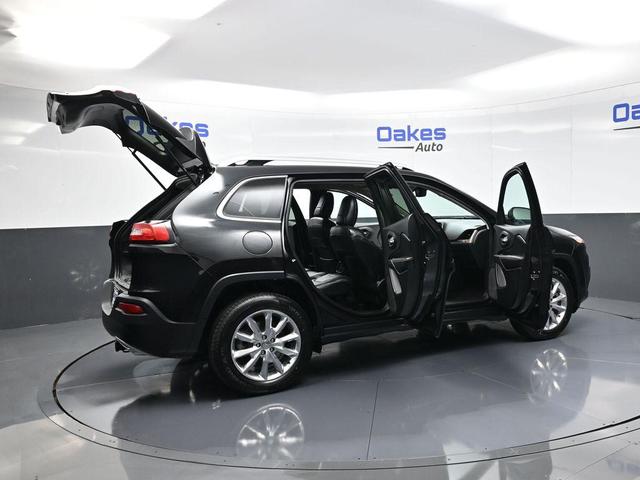 Photo of 2015 Brilliant Black Crystal Pearlcoat Jeep Cherokee