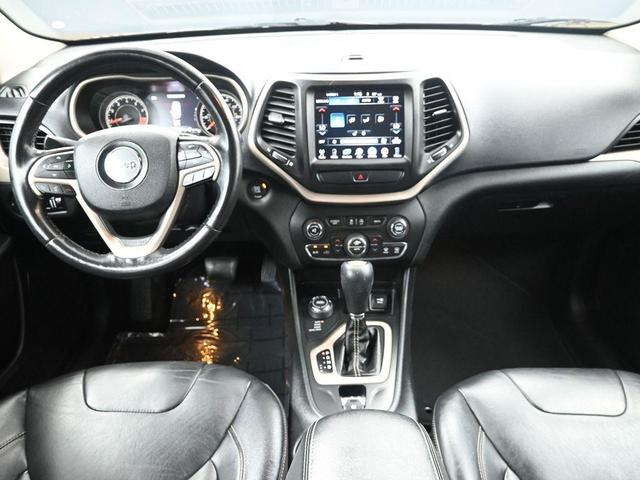 Photo of 2015 Brilliant Black Crystal Pearlcoat Jeep Cherokee