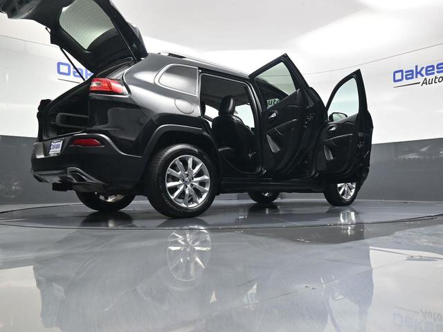 Photo of 2015 Brilliant Black Crystal Pearlcoat Jeep Cherokee