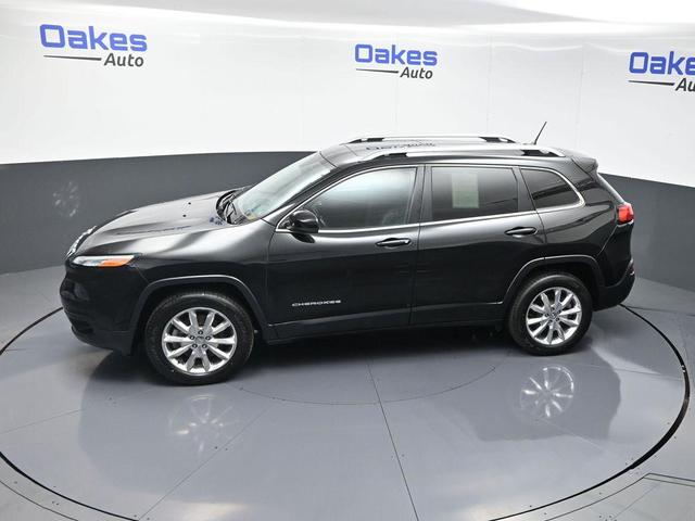 Photo of 2015 Brilliant Black Crystal Pearlcoat Jeep Cherokee