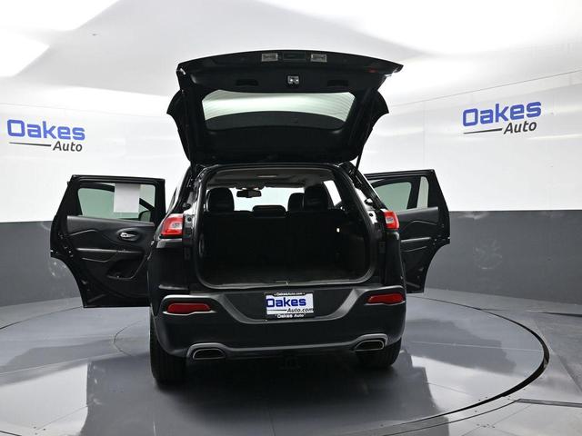 Photo of 2015 Brilliant Black Crystal Pearlcoat Jeep Cherokee