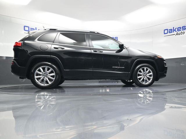 Photo of 2015 Brilliant Black Crystal Pearlcoat Jeep Cherokee