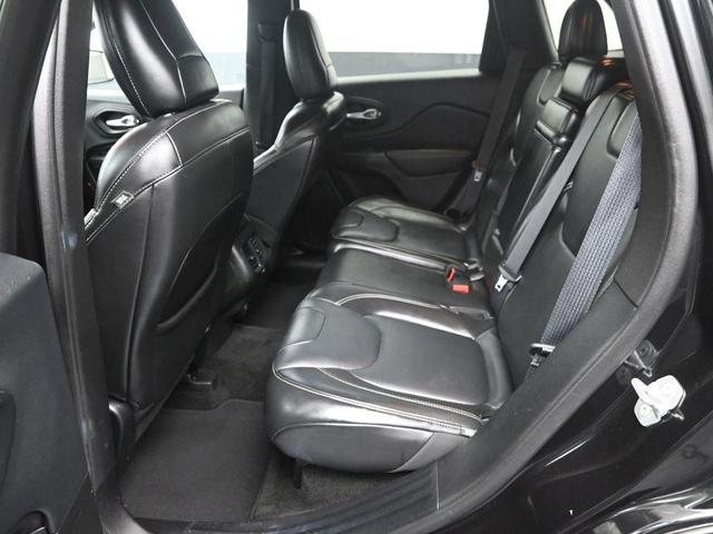 Photo of 2015 Brilliant Black Crystal Pearlcoat Jeep Cherokee