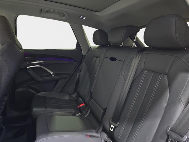 Photo of 2025 Mythos Black Metallic Audi Q5