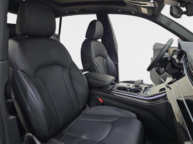 Photo of 2024 Carrara White Audi Q8