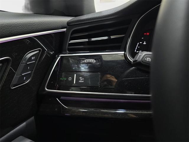 Photo of 2024 Carrara White Audi Q8