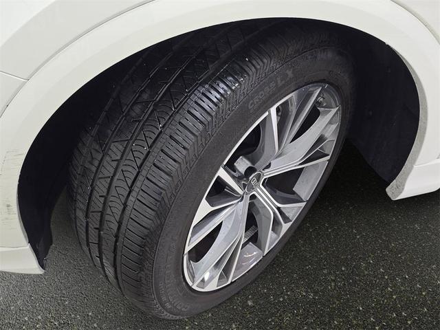 Photo of 2024 Carrara White Audi Q8