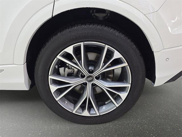 Photo of 2024 Carrara White Audi Q8