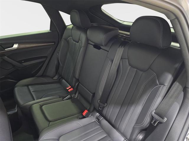 Photo of 2023 Florett Silver Metallic Audi Q5