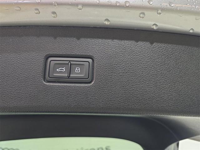 Photo of 2023 Florett Silver Metallic Audi Q5