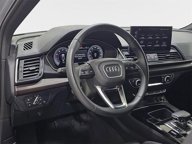 Photo of 2023 Florett Silver Metallic Audi Q5