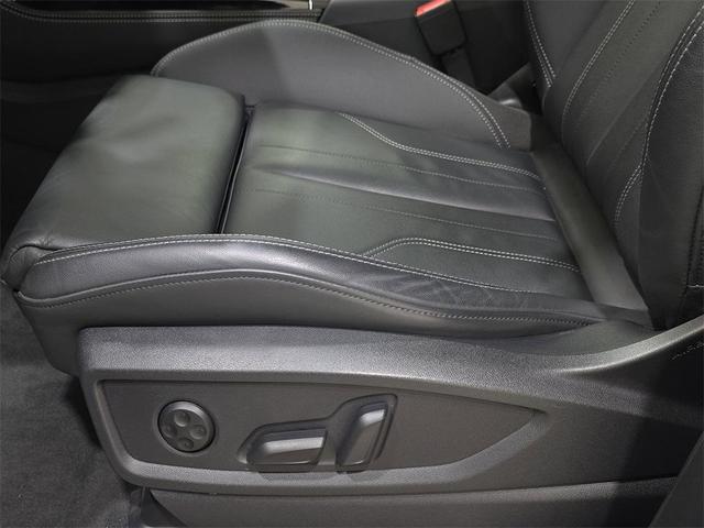 Photo of 2023 Florett Silver Metallic Audi Q5