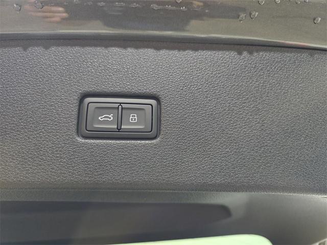 Photo of 2025 Samurai Gray Metallic Audi Q8