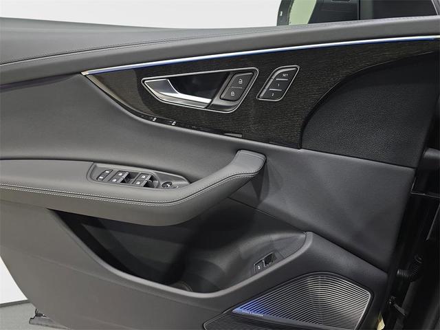 Photo of 2025 Samurai Gray Metallic Audi Q8