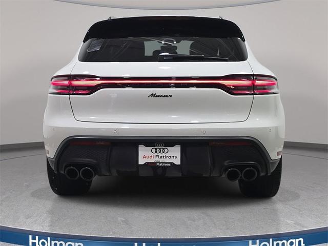 Photo of 2022 White Porsche Macan